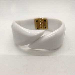 Vintage White Acrylic Hinged Bracelet With Claw-Like Design & Gold-Tone Closure